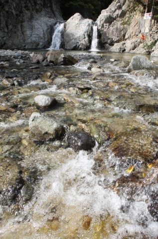 조선 후기 겸재 정선이 금강산보다 더욱 아름다운 경관이라 말하고 화폭에 담았던 곳이 내연산이다.