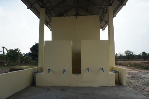 의료NGO 글로벌케어는 2012년부터 현재까지 물부족과 식수오염의 문제를 겪고있는 캄보디아 바탐방도에 식수개선 사업을 진행하고 있다.