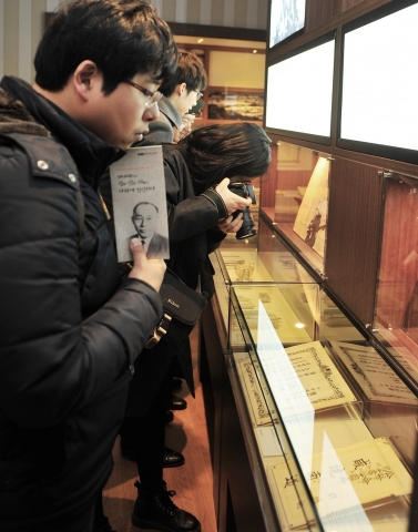 건국대학교 박물관이 상허기념전시실을 재개관했다.