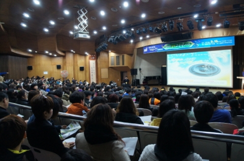 남양주시 평생교육원이 주최한 나의 꿈, 나의 미래 진로뮤지컬과 함께하는 학부모 삼색(三色)교육콘서트가 관내 학부모와 학생들의 많은 참여 아래 성공적으로 막을 내렸다.