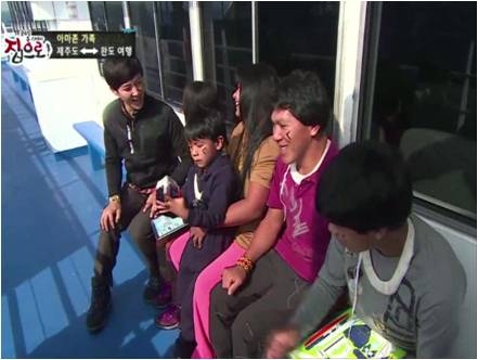 블루나래호를 타고 완도로 이동하는 야물루 가족