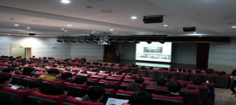 동명대가 캡스톤디자인설명회를 개최했다.