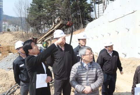 포항시 김재홍 부시장이 해빙기 대비 이동 배수지 공사현장을 방문했다.