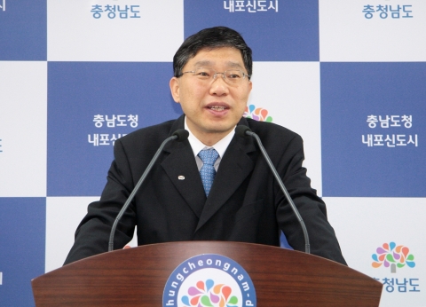 충남발전연구원 강현수 원장은 3월 25일 도청 브리핑실에서 민선5기 연구성과와 향후 과제로 기자회견을 열었다.