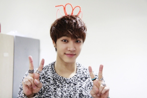 비스트의 멤버 이기광의 생일을 맞아 그의 팬페이지인 울기광에서 캄보디아의 아이들에게 우물을 기증하기로 했다.