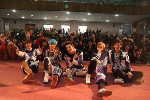 한국청소년연맹과 홍보대사 소년공화국이 함께하는 행복한 학교 만들기 캠페인이 찾아가는 특별공연으로 진행되었다.