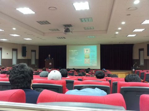 군산대학교는 28일(금) 황룡문화관 1층 황룡문화홀에서 재학생 200여명을 대상으로 이성수 군산시 부시장 특별 초청 강연을 개최했다.