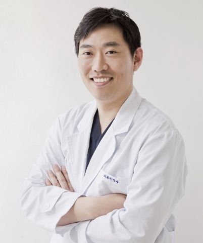 비수술로 척추질환을 고친다는 원칙으로 진료하는 공덕M재활의학과 이혁 원장