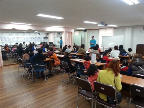 군산대-군산시다문화가족지원센터가 엄마와 아이가 함께 하는 다문화 합창단을 창단했다.