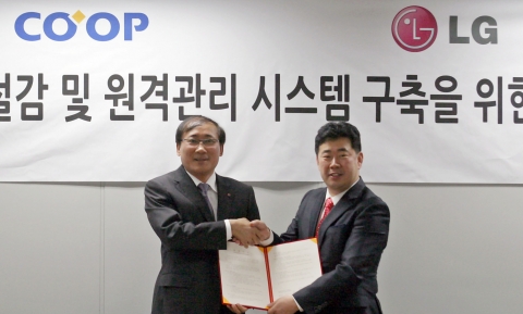 2일 오후 서울스퀘어 빌딩에서 LG전자 한국B2B그룹장 이상윤 전무(왼쪽), 코업의 호텔운영관리법인인 코업관리서비스 박규헌 대표이사(오르쪽)가 참석해 호텔 에너지 솔루션 공급을 위
