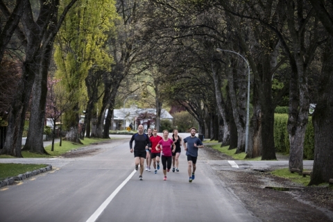 뉴질랜드 여행자들이 가장 선호하는 여행지인 마운트 쿡 국립공원과 퀸스타운에서는 올해 처음으로 마라톤 대회를 개최한다.
