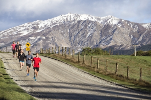 뉴질랜드 여행자들이 가장 선호하는 여행지인 마운트 쿡 국립공원과 퀸스타운에서는 올해 처음으로 마라톤 대회를 개최한다.