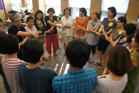 2013 여름 창의적페다고지 전문가 레아 에스파야르도와 함께하는 판타스틱평화교육 워크숍이 진행됐다.