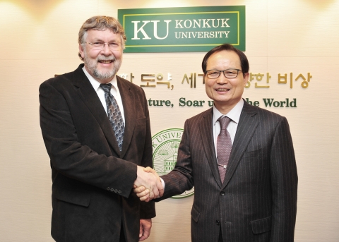 건국대는 줄기세포 연구의 세계적 권위자인 한스 쉘러(60, Hans R. Schöler) 독일 막스플랑크연구소 분자생의학연구소장을 석학교수로 임용했다고 밝혔다.