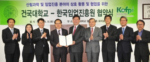 건국대(총장 송희영)와 한국임업진흥원(원장 김남균)은 8일 산림분야 사회적경제 활성화를 위한 협약을 체결했다고 밝혔다.