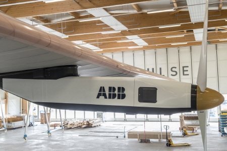 ABB가 2015년 태양광 비행기로 세계 일주에 도전할 예정인 솔라 임펄스(Solar Impulse) 프로젝트를 지원한다고 발표했다.