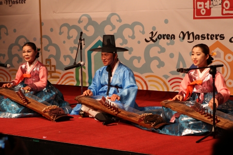 2014 대한민국대한명인전에서 국악대향연 가야금병창(강동렬, 임순복 대한명인 외) 공연이 진행된다.