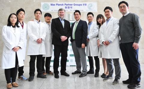 건국대학교는 14일 세계 최고 기초과학연구기관인 독일 막스플랑크연구소의 파트너 그룹으로 선정돼 줄기세포 분야의 공동 연구를 본격적으로 추진한다고 밝혔다.