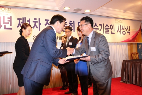 동명대 신동석 산학협력선도대학(LINC)육성사업단장은 지난 11일 (사)중소기업기술혁신협회 부산울산지회장상을 수상했다.