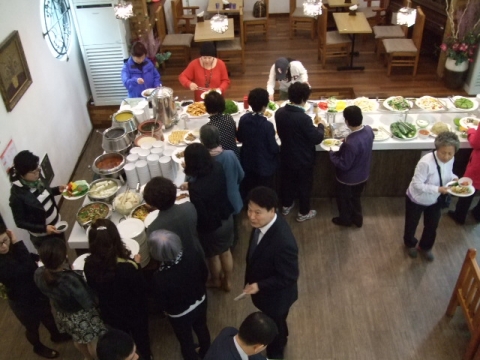 채식요리전문점 뜰안채가 인기를 끌고 있다.
