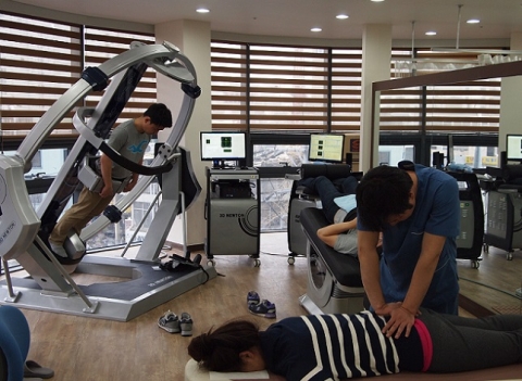공덕M재활의학과는 도수치료로 디스크를 치료한다.