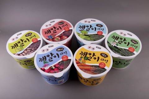 초등학생들과 유치원생들도 쉽게 채소를 재배할 수 있는 깨알텃밭 패키지가 출시되었다.