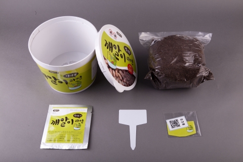 초등학생들과 유치원생들도 쉽게 채소를 재배할 수 있는 깨알텃밭 패키지가 출시되었다.