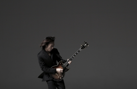 뉴트롤즈 내한 공연에 오리지널 멤버 Nico Di Palo를 대신하여 세계적인 기타리스트 JH Audio 엔도서 김세황이 협연한다.