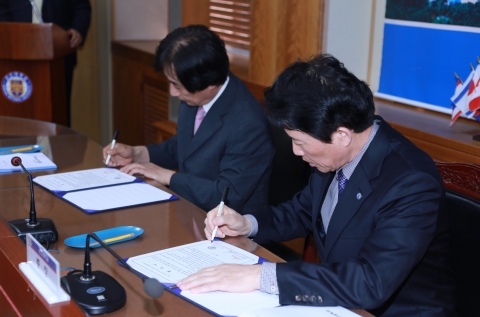 군산대-전국연극제집행위원회가 업무협력 협약을 체결했다.