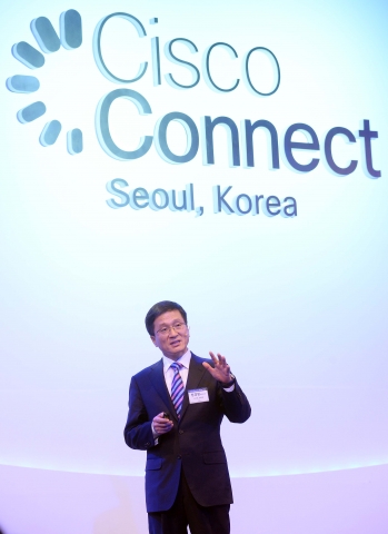 시스코 코리아는 29일 삼성동 코엑스 컨벤션 1층 그랜드볼룸에서 고객과 파트너, IT 관계자들이 참석한 가운데 시스코 커넥트 코리아 2014(Cisco Connect Korea 2014) 컨퍼런스를 성황리에 개막했다.