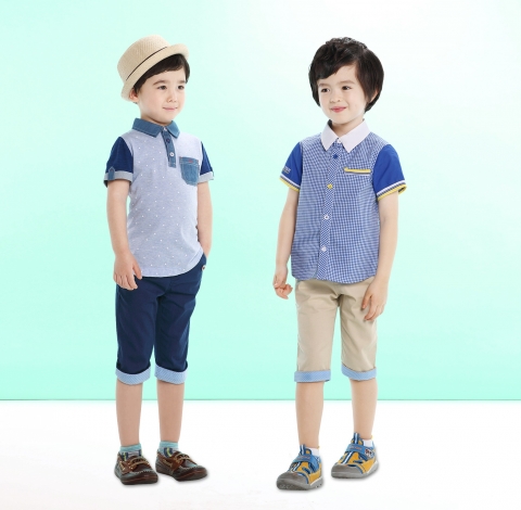 아빠들은 블루 계열 남아 아동복 스타일을 선호한다.