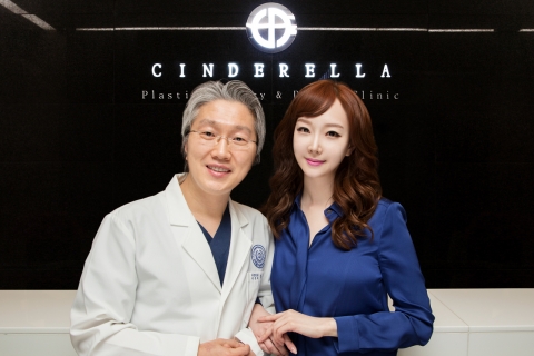 최지우 도플갱어로 유명세를 치른 톱모델 양미리내가 신데렐라성형외과의 홍보모델로 활동을 시작했다.