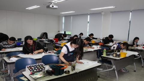 동명대에서 전국고교생디자인미술실기대회가 개최됐다.