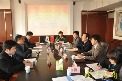 건국대가 중국 대학과 한·중 합작 학과 프로그램을 확대 운영, 전기공정 및 자동화 과정에 이어 환경디자인학과를 설립했다.