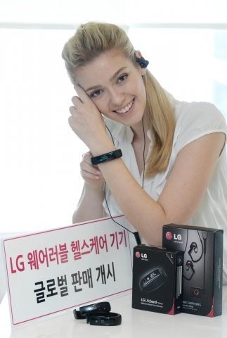 LG전자가 웨어러블 헬스케어 기기인 LG 라이프밴드 터치(Lifeband Touch)와 심박 이어폰(Heart Rate Earphones)의 글로벌 공략을 본격적으로 시작했다.