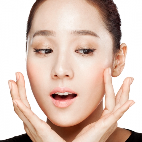 유진의 드루 파운팩트는 지난 12월 21일 CJ오쇼핑 론칭 이후 매회 방송마다 높은 판매고를 올리며 뷰티시장을 뜨겁게 달구고 있다.