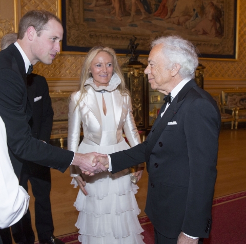 랄프 로렌(Ralph Lauren)은 최근 유럽에서 가장 큰 규모를 자랑하는 암 센터 로열 마스덴(Royal Marsden)과 함께 유방암 연구 설비 투자 파트너십을 발표했다. 1