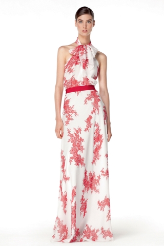 CH 캐롤리나 헤레라가 여름에 결혼을 앞둔 예비 신부들을 위해 애프터드레스로 아름다운 이브닝드레스를 제안한다.