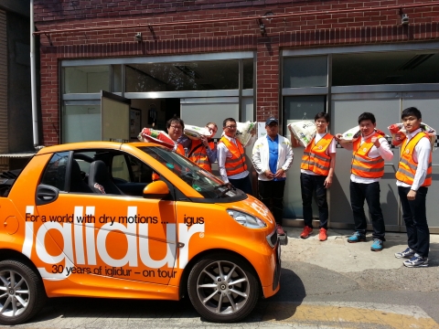 3,000km주행으로 총 3톤의 쌀을 기부하게 된 iglidur® 스마트 카, 한국 이구스 직원들이 직접 민들레 국수 집, 선한 이웃 나눔 센터, 인천 장애인 협회에 각각 1톤씩 