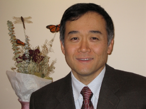 대릭 김 박사가 암 환우와의 일대일 상담을 통해 암 극복을 돕는 프로그램인 옵티멈 헬스 프로그램(OHP)을 운영하고 있어 주목받고 있다.