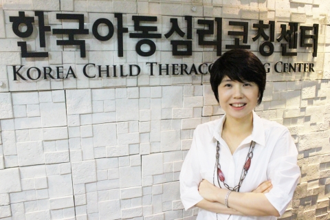 한국아동심리코칭센터 소장이자 EBS 60분 부모에서 독서코칭 전문패널로 출연한 이정화 저자가 초등 전에 시작하는 엄마표 독서 코칭을 공개한다.
