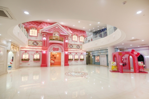 헬로키티아일랜드는 어른과 아이가 함께 즐길 수 있는 캐릭터 테마 복합문화공간으로 인기를 끌고 있다.