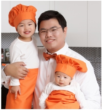 김한준 원장은 유산균제품 쇼핑몰 유산균 박사 상담주치의 및 소아건강 블로그 김한준의 건강한 육아 칼럼니스트로 활동하고 있다.