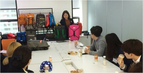 하이시에라아메리칸 라이프 스타일 아웃도어 백 브랜드 하이시에라는 지난 9일 일반 대학생을 비롯해 예술과 패션에 관심이 많은 대학생 그룹을 구성하여 주력상품에 대한 토론회 자리를 마