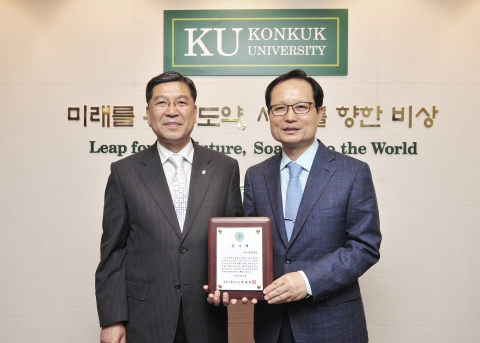 건국대는 축우장학재단이 농축산분야 인재양성을 위해 장학기금 1억 2,000만원을 기부했다고 30일 밝혔다.