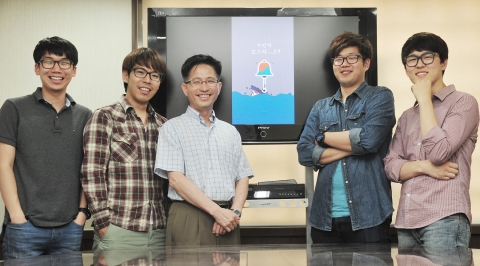 건국대 국제학부 이영환 교수와 학생들이 집단지성을 이용해 비리와 사회적 부패를 공유하고 이를 해결하는 어플리케이션 개발, 무료 보급에 나섰다.