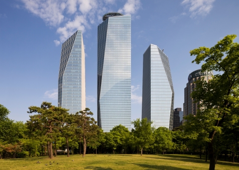 여의도 IFC 서울(서울국제금융센터)의 운영사인 AIG글로벌부동산개발은 한국IBM이 Three IFC 오피스의 핵심 임차인으로서 54개층 중 총 9개 층을 사용하는데 합의하였다고 밝혔다.