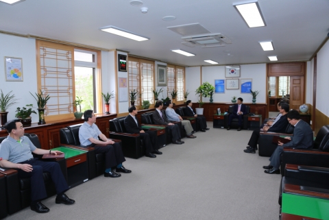 군산대학교가 2013년도 주요업무 추진실적 평가 우수부서에 대한 시상식을 개최했다.