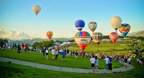 The 2014 Taiwan International Hot Air Balloon Fiesta kicked off on May 30 with 55 pilots from 12 countries participating the show.