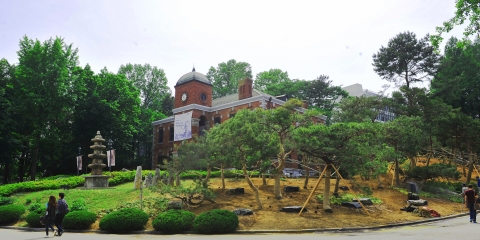 건국대학교는 정건수 총동문회장(대득스틸 회장, 68, 상학 67학번)이 소나무 52 그루를 모교에 기증했다고 밝혔다.